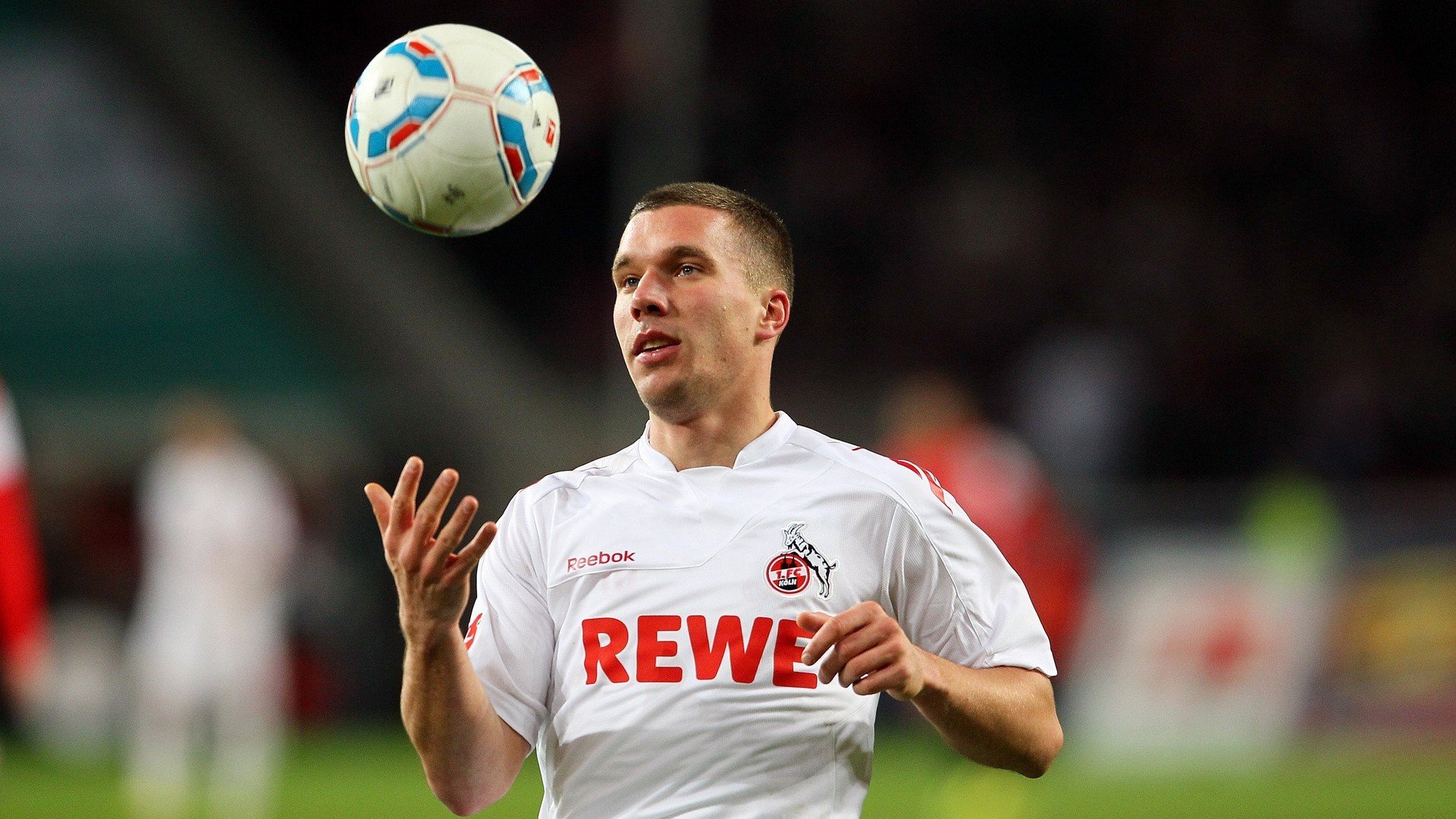 凯恩望连续5场欧冠进球队史仅罗本和莱万做到,凯恩欧洲杯进球数据